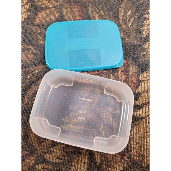 Tupperware Small (300 ml) Blue Container - Picture 4 of 6
